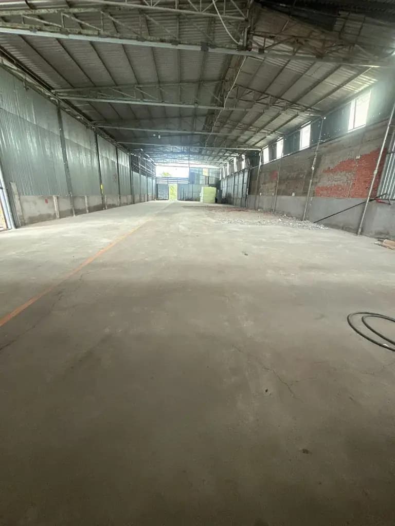 Cho thuê kho 1000m2 mặt tiền đường container,có sẵn 3 pha tại TP Bến Tre