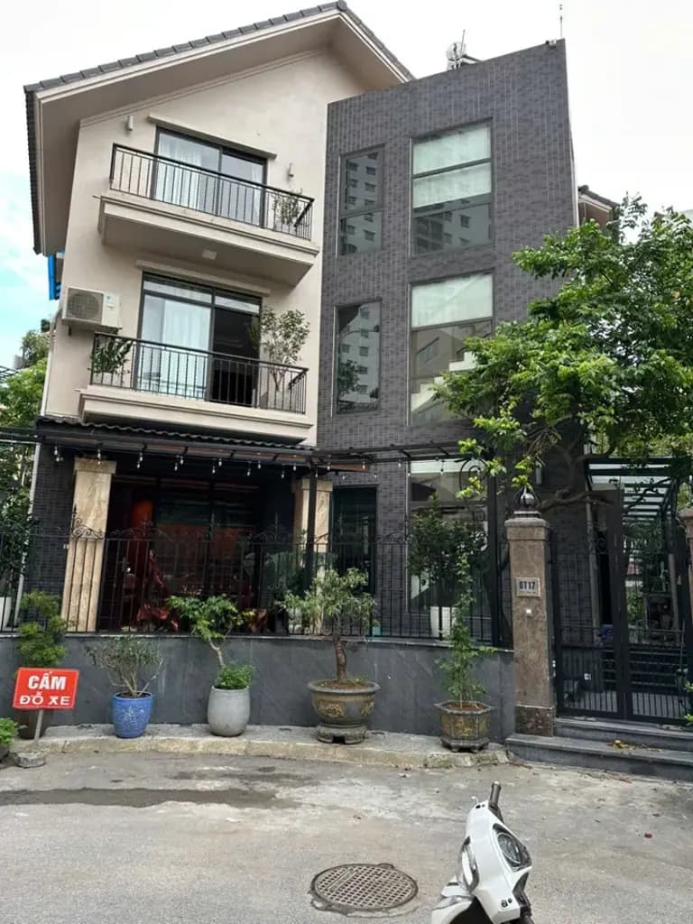 Cho thuê biệt thự căn góc tại phố Nguyễn Thị Định Phường Trung Hoà Quận Cầu Giấy Hà Nội