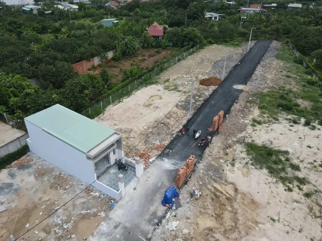 Main-ĐẤT SỔ RIÊNG THỔ CƯ GẦN SÔNG MÁT MẺ,CHỈ CẦN 300TR NHẬT ĐẤT NGAY-0