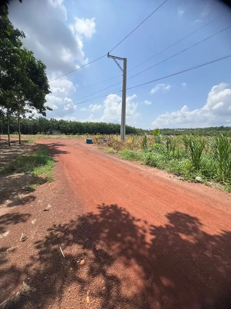 Lô góc 2mt 48m 1000m2/ 385tr tiện làm kho xưởng sẵn điện 3 pha đường ô tô , sổ sẵn