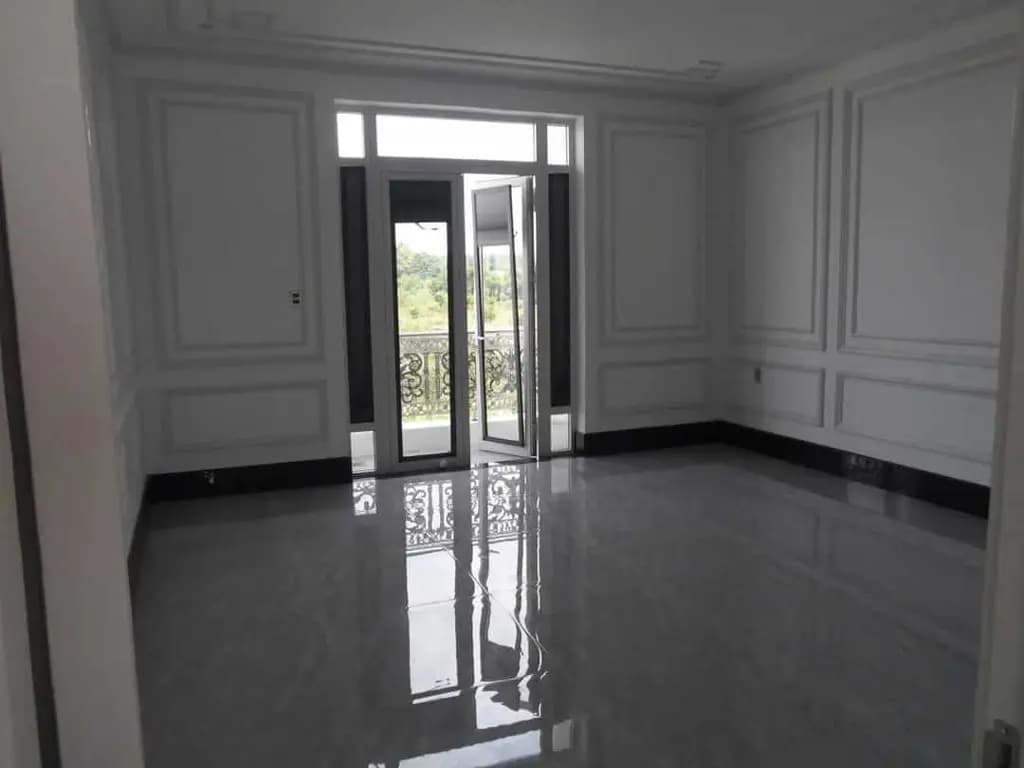 Main-Nhà gần chợ 70m2 xây 1 trệt 2 lầu, giá 1 tỷ 950. Sổ riêng sẵn-1
