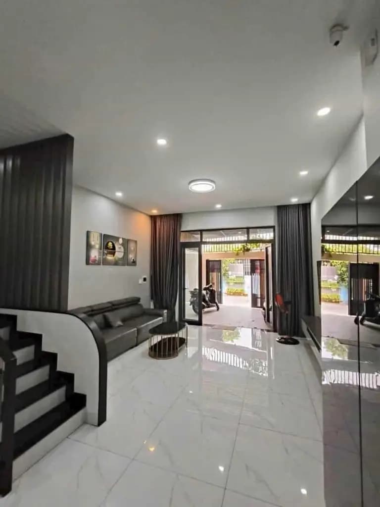 Chủ cần Bán Nhà 1 Trệt 1 Lầu , Diện tích 102m , Ngang 5m , Hoàn Công