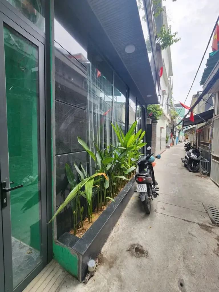 Main-HIỂM, SIÊU RẺ,ngay trung tâm phố Hải Châu,2 tầng, nở hậu, chủ ở Lộc lá-0