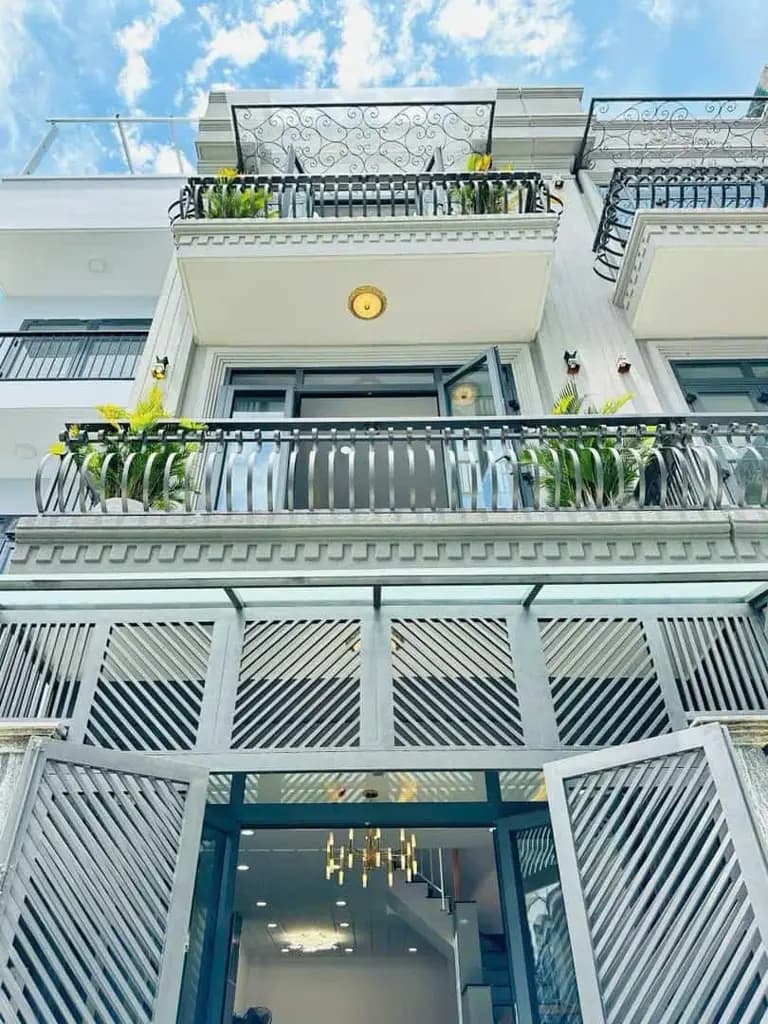 Cô Sáu cần bán căn nhà 48m2 tại Thủ Dầu Một, giá 2tỷ050 sổ riêng