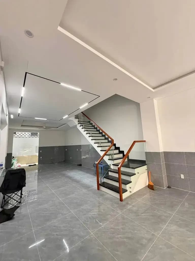 Main-Cho thuê 1 trệt 1 lầu 4 phòng ngủ, 4 máy lạnh, tủ bàn, bếp, sân xe hơi, dtsd200m²-6