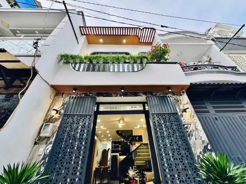 Chú Tư gửi bán gấp căn nhà 50m2 giá 2tỷ ngay trung tâm Thuận An. Sổ riêng