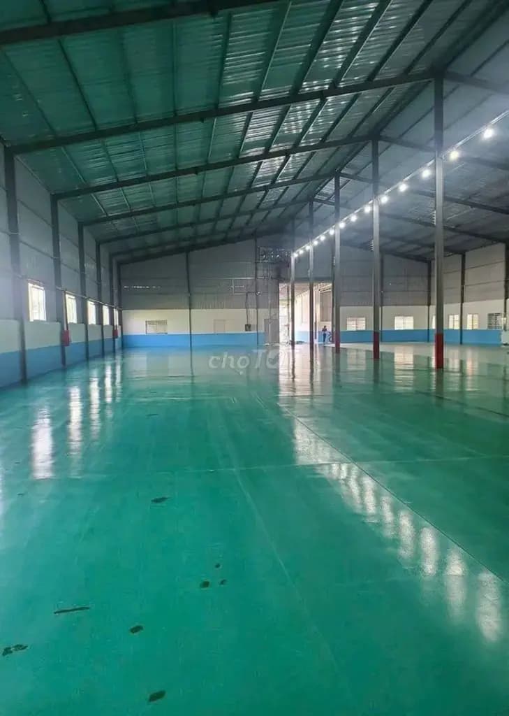 Xưởng Thuận An 1950m² bình điện 320kva đường cont nền epoxy sạch sẽ