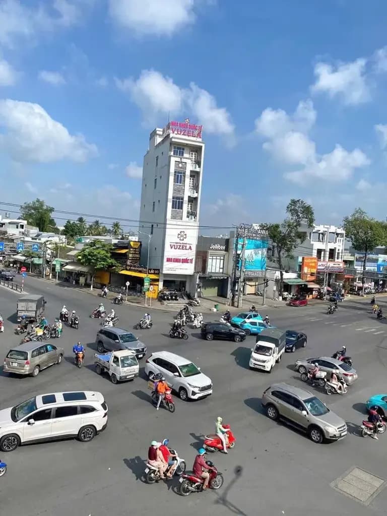 CHO THUÊ NHÀ 6 TẦNG CÓ THANG MÁY - GÓC 2 MẶT TIỀN ĐƯỜNG 3/2 & TRẦN HOÀNG NA CẦN THƠ