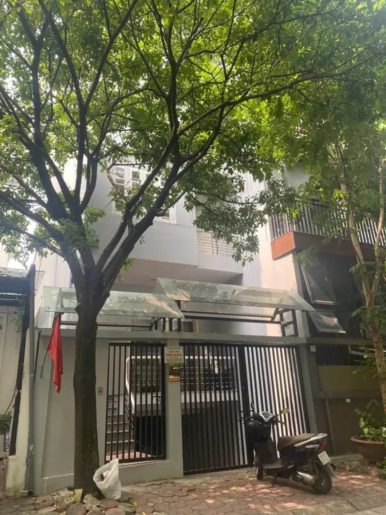 Cho thuê Nhà Biệt Thự Yên Hoà- 80m2 ,4 tầng ,1 hầm giá 30 triệu