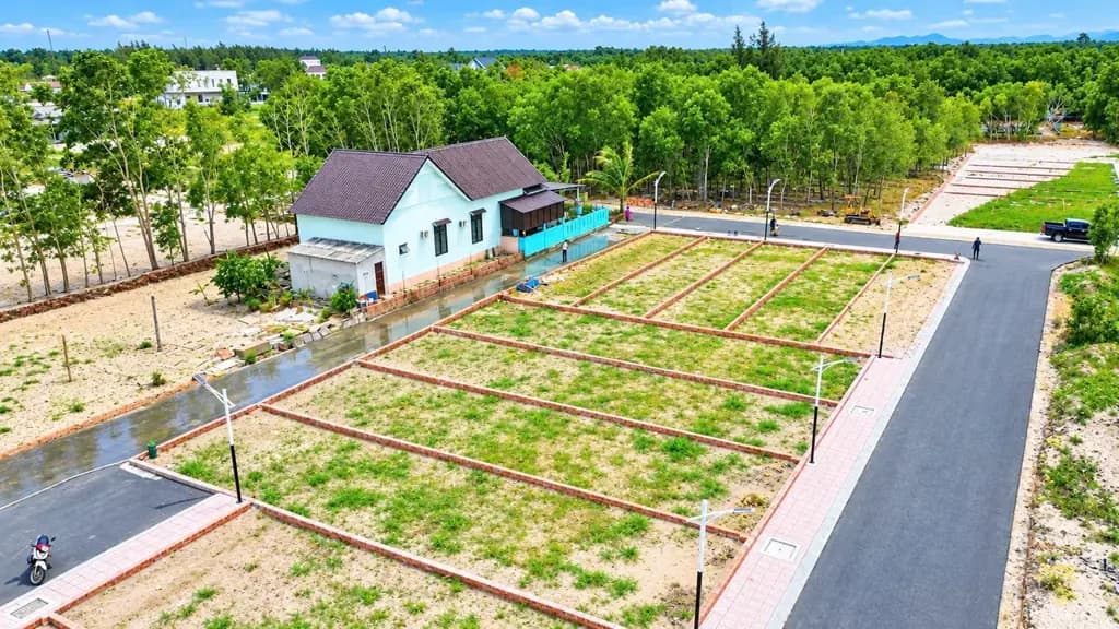 Main-Bán Đất 124.8m2 có sẵn 70 m2 thổ cư giá 350 triệu tại đường thông cách trục dọc 2 làn khu kinh tế 35m Xã Triệu Vân Huyện Triệu Phong Quảng Trị-0