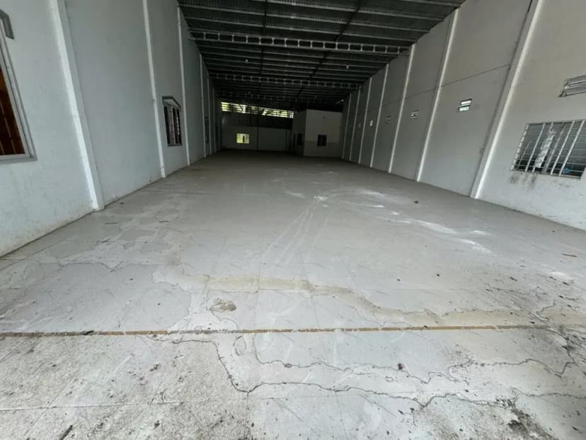 Cho thuê kho xưởng 840m2 mặt tiền QL60 Mỏ Cày bắc