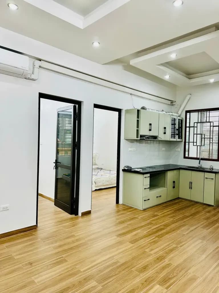 Cho thuê căn hộ 2 ngủ tại 335 CẦU GIẤY. 13 triệu. Ưu tiên: Hộ gia đình, Nhóm đi làm ít người.