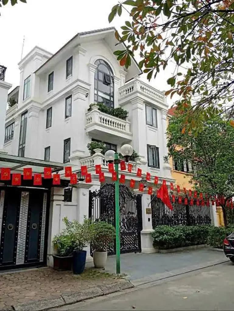 Main-Cho thuê Biệt Thự 200m2, 4 tầng ,căn góc 2 mặt thoáng giá 50 triệu tại Đường Nguyễn Thị Định. Cầu Giấy-0