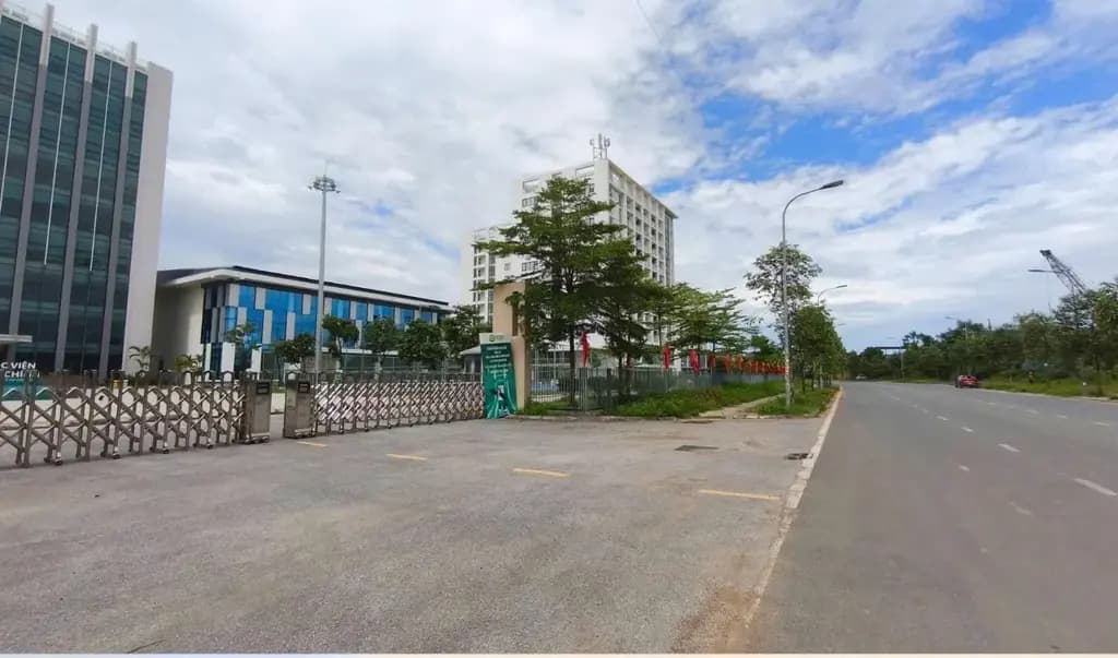 Main-Bán Đất 100m2 có sẵn 80 m2 thổ cư giá 1.9 tỷ tại Phường Xuân Khanh Thị xã Sơn Tây Hà Nội-0