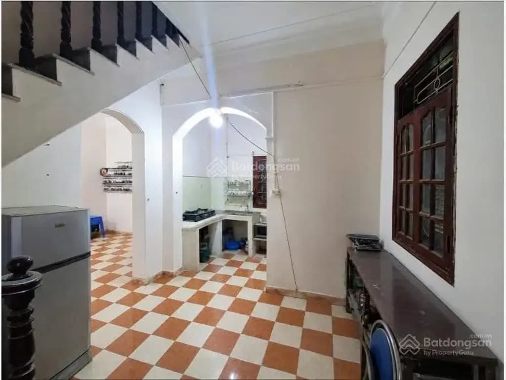Main-YÊN HÒA – CẦU GIẤY – NHÀ 3 TẦNG × 40M² – SÂN RIÊNG CỰC RỘNG 100M² – 2PN – FULL ĐỒ CƠ BẢN – GIÁ 15 TRIỆU/THÁNG-2