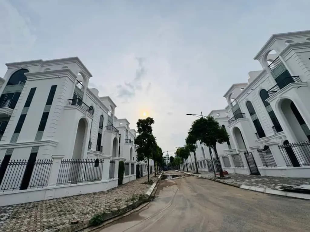 Main-Cho Thuê Biệt Thự Thô Khu B2.2 – Kđt Thanh Hà-4