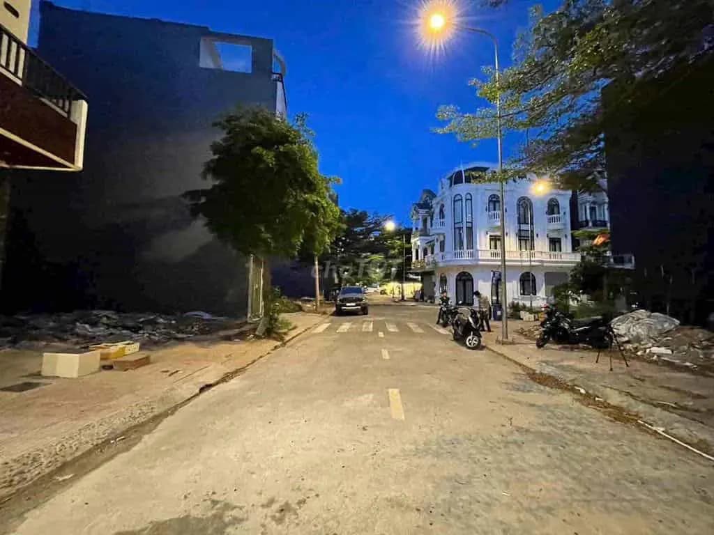 Main-Bán Nhà Liền Kề KDC Đồng Bộ Nằm Trên Đường 22/12 Phường Thuận Giao T-1