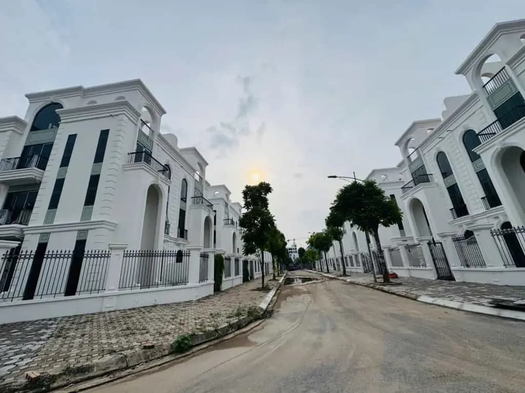 Main-Cho Thuê Biệt Thự Thô Khu B2.2 – Kđt Thanh Hà-3