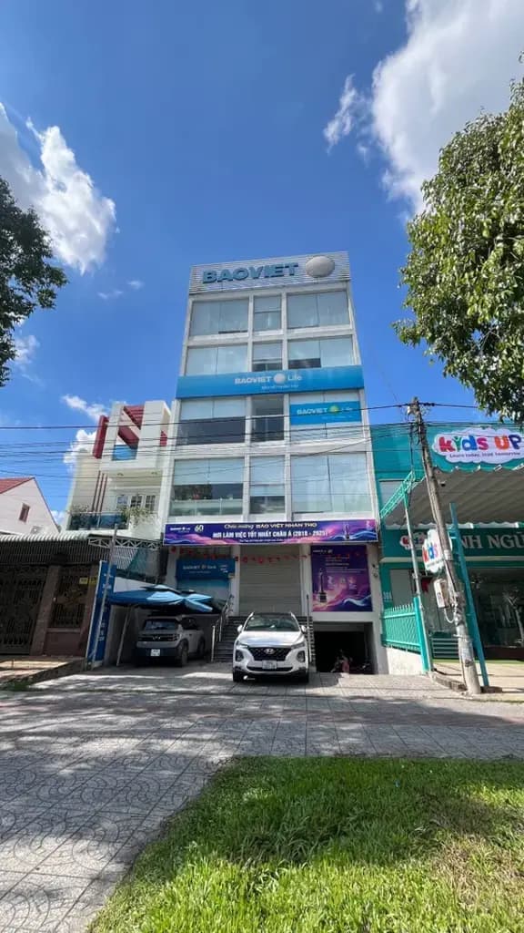 CHO THUÊ TOÀ NHÀ VỊ TRÍ SIÊU ĐẸP - CÓ THANG MÁY - MẶT TIỀN ĐƯỜNG VÕ VĂN KIỆT CẦN THƠ