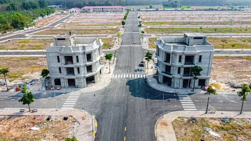 Main-Sở hữu lô đất pháp lý chuẩn 70m2 với giá chỉ từ 239 triệu ngay KCN VSIP-0