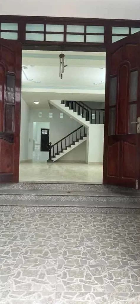 MẶT TIỀN KINH DOANH 2 LẦU 5M x 20M TRỆT TRỐNG SUỐT GIÁ 24TR