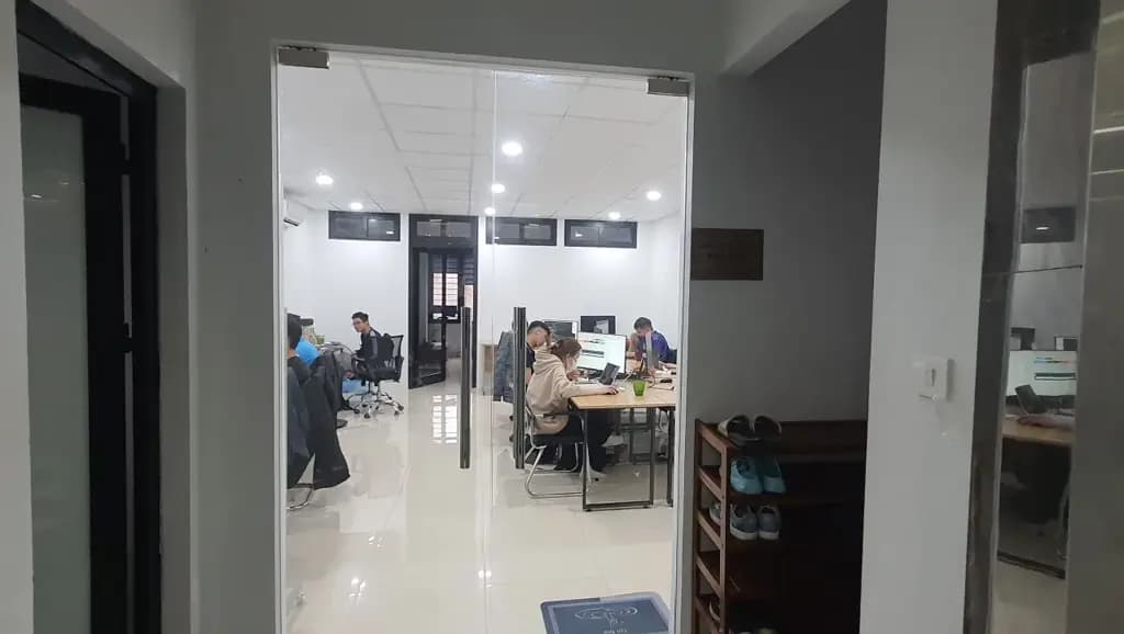 Main-Cho thuê sàn văn phòng Nguyễn Ngọc Nại 87 m2 , thông sàn, thang máy 10 triệu/tháng-0