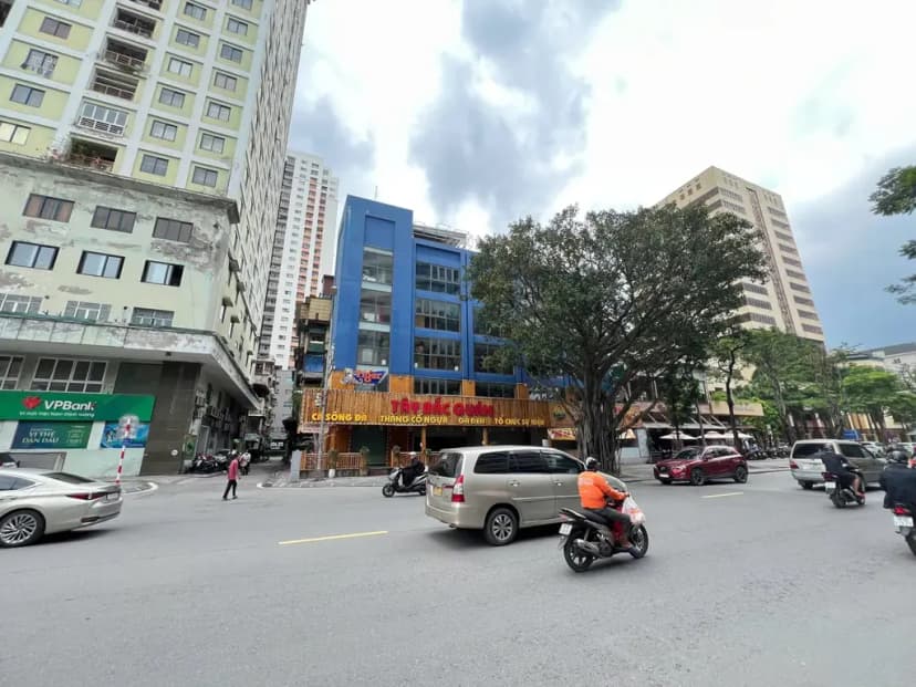 Cho thuê nhà mặt phố Huỳnh Thúc Kháng diện tích 140m x 5 tầng, mặt tiền 25m