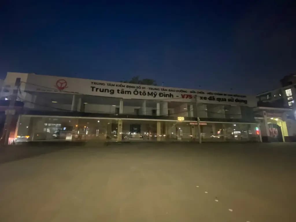 Main-Cho thuê mbkd mặt phố Nguyễn Khánh Toàn cho mô hình showroom xe, dtsd 360m + 300m sân chưa kể vỉa hè-0