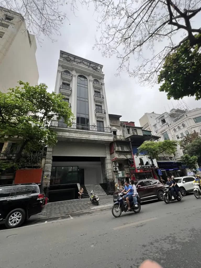 Main-Cho thuê nhà mặt phố Huế vị trí đẹp diện tích 180m x 5 tầng, phù hợp mọi mô hình-1
