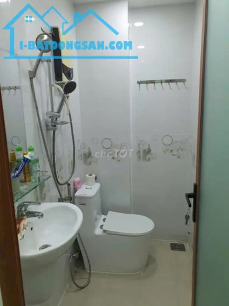 Main-Cho thuê rẻ nguyên căn 1 trệt 3 lầu Nguyễn Đình Chiểu Quận 3 TP.HCM-4