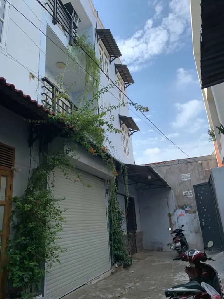 CHO THUÊ NHÀ NGAY KFC HIỆP BÌNH, 1 TRỆT 3LẦU, 3PN,3WC GIÁ 12TR ĐỦ TIỆN NGHI