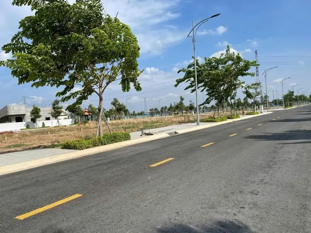 Main-Chỉ 1,2 tỷ sở hữu 100m2 đất sổ sẵn phố kinh doanh cạnh Ga Metro, cách Sân Bay QT Long Thành chỉ 5km-1