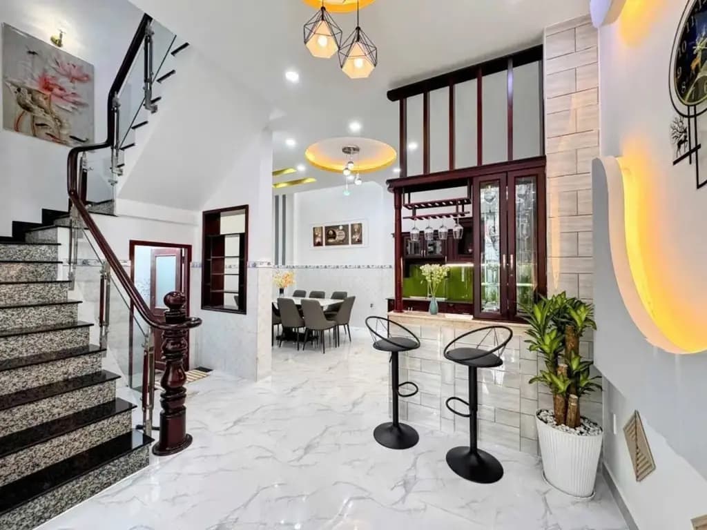 Main-CHỦ NGỘP BANK - GIẢM GẤP BÁN NHANH MẶT TIỀN SẦM UẤT. BIỆT THỰ MINI GẦN BÌNH LONG. 3 TẦNG.-2
