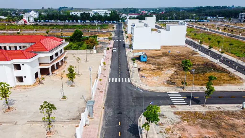 Main-Đất sổ hồng riêng full thổ cư 70m2, giá chỉ hơn 1.3 tỷ. Gần KCN VSIP-0