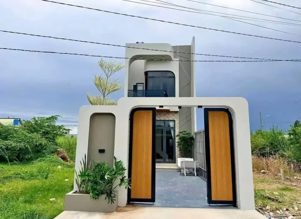 Main-Nhà Độc Lập Sổ Riêng Nay Có Việc Cần Bán, Tặng Nội Thất Cuối Đồng Khởi-0