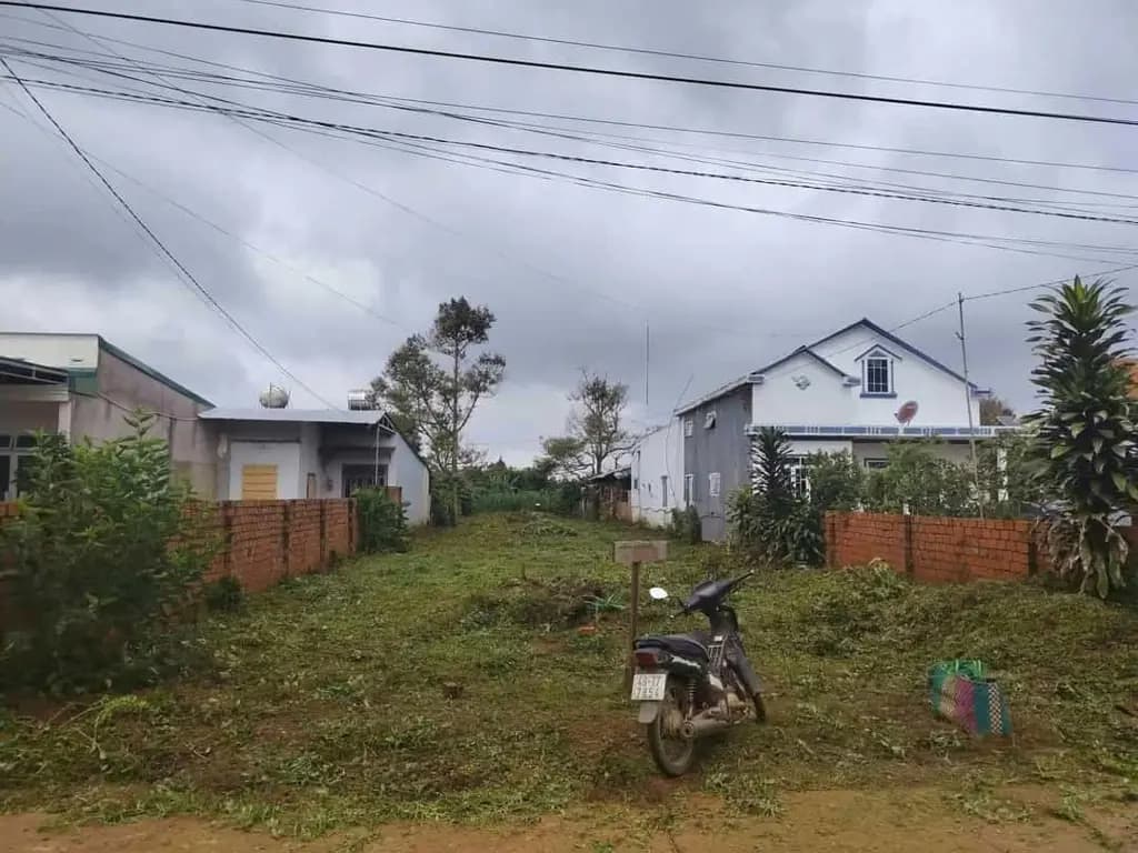 Main-Mặt tiền pê tông chính khu cư xá bàn cờ, liên hiệp, đức trọng cũ, lâm đồng-1