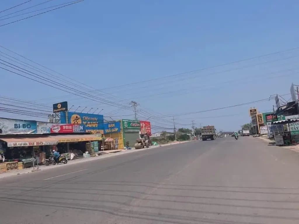 Main-CHÍNH CHỦ KẸT TIỀN BÁN GẤP 300M2 ĐẤT, MT NHỰA NGAY SÁT TR.HỌC CHỢ DÂN ĐÔNG GIÁ 650TR-2