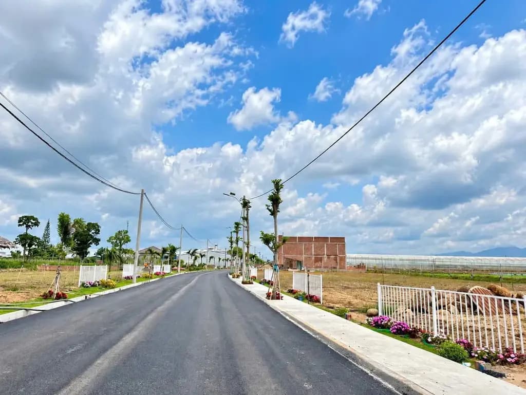 Main-O931.783.2O9 CẦN BÁN GẤP 1010M2 ĐẤT SỔ RIÊNG NGAY KCN ĐANG H.ĐỘNG CÓ CHỢ TRƯỜNG HỌC DÂN ĐÔNG. GIÁ 430TR-0