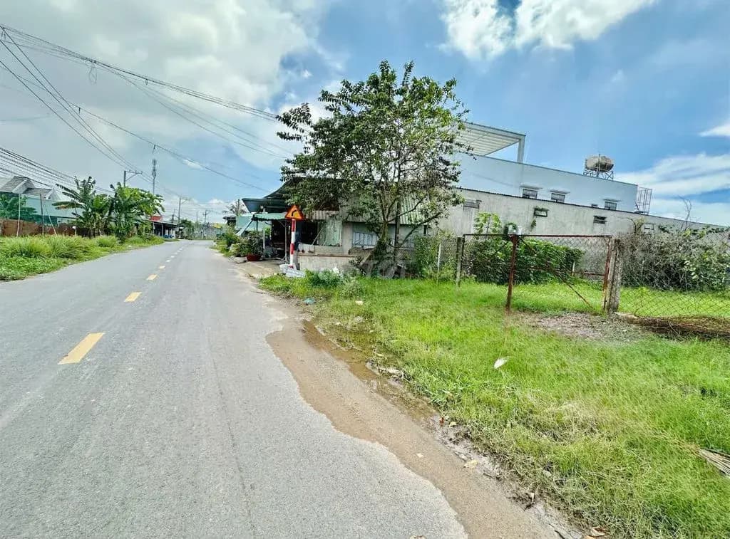 Main-CHÍNH CHỦ KẸT TIỀN BÁN GẤP 300M2 ĐẤT, MT NHỰA NGAY SÁT TR.HỌC CHỢ DÂN ĐÔNG GIÁ 650TR-0