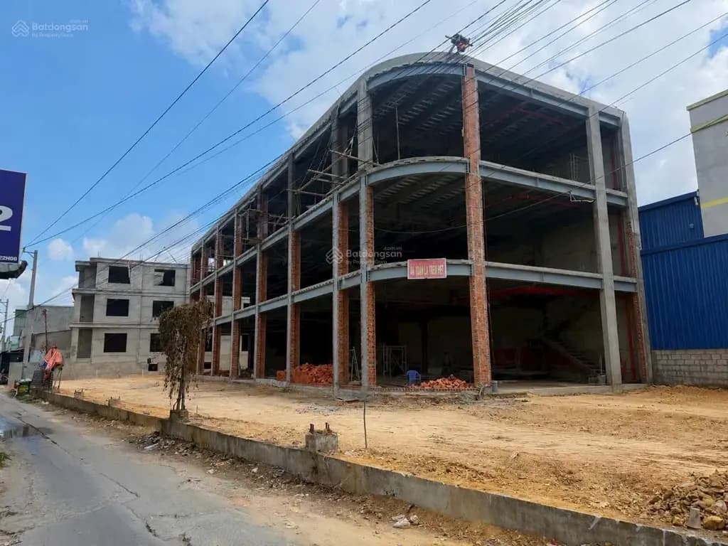 Main-Cho thuê tổ hợp văn phòng, showroom, nhà khách mặt tiền ĐT747B, giáp KCN Nam Tân Uyên Khuôn viên-2