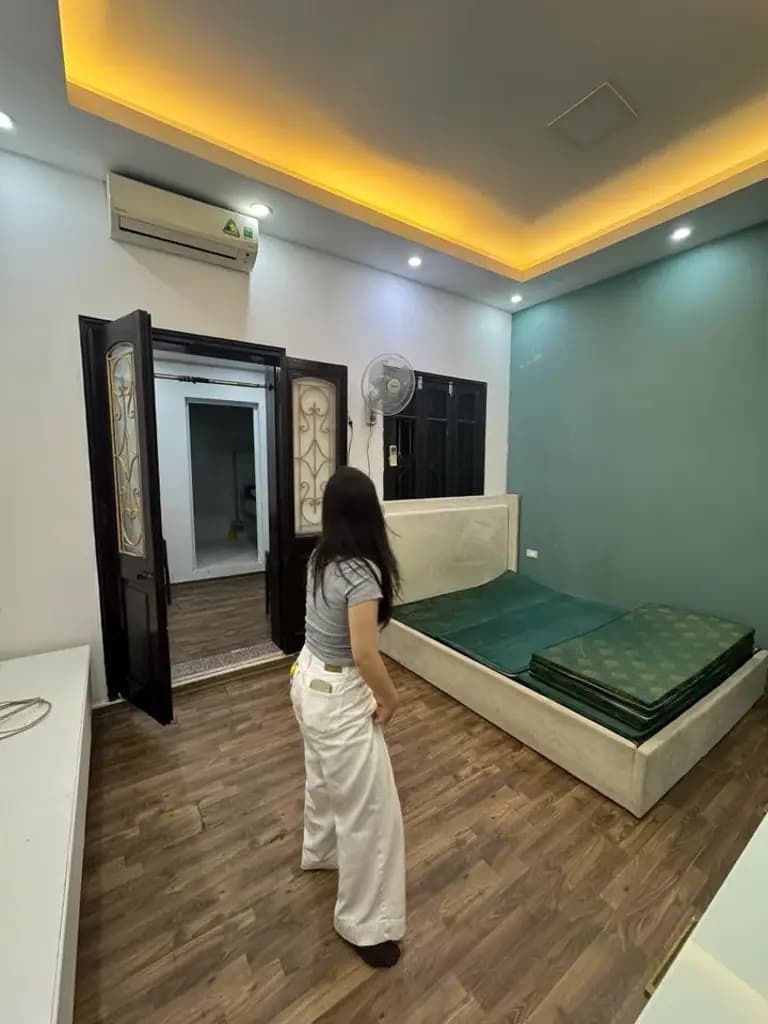 CHO THUÊ NHÀ NGUYÊN CĂN ĐỘI CẤN 55M2 - 3 NGỦ - CHỈ 11 TR