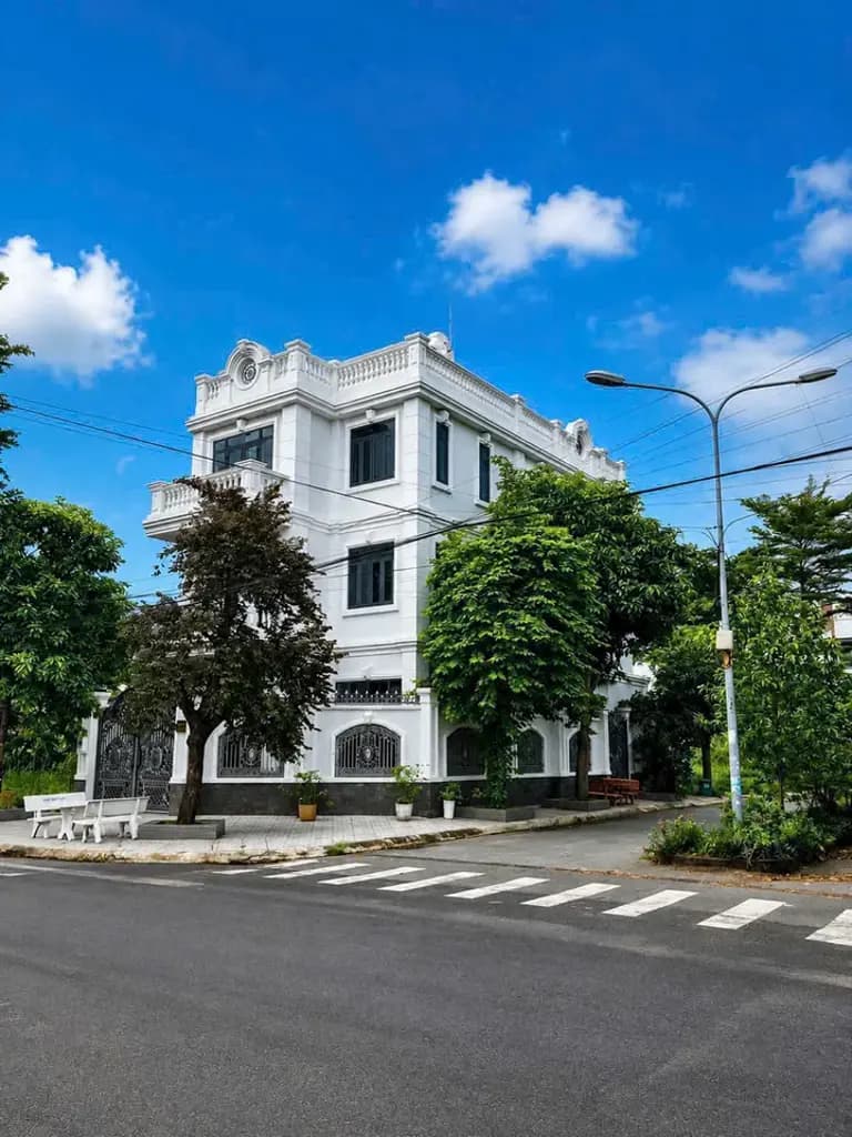Main-Bán nhà đẹp Bưng Ông Thoàn, giá bán 17,6 tỷ, 2 mặt tiền đường rộng 20m, sổ hồng, giá tốt-0