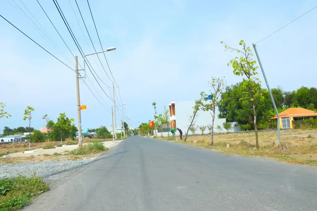 Main-Bán gấp lô đất chợ cần đước 5x20 100m2 giá 1,2 tỷ mt nhựa 6m, vay ngân hàng không cần trả trước-1