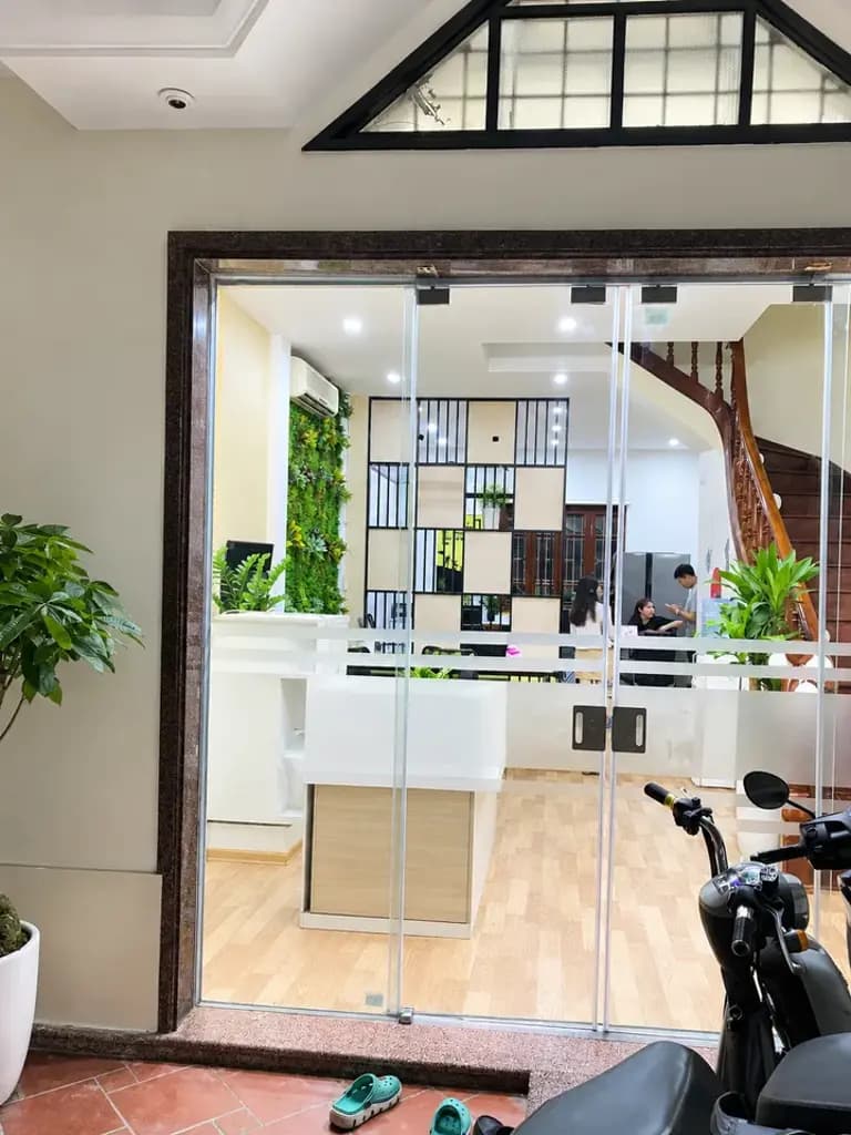 Cho thuê nhà ngõ 850 ĐƯỜNG LÁNG , Đống Đa . 20 triệu/tháng. Ưu tiên: Hộ Gia Đình, KD Onl, Văn Phòng. Ngõ oto tránh xe ba gác.