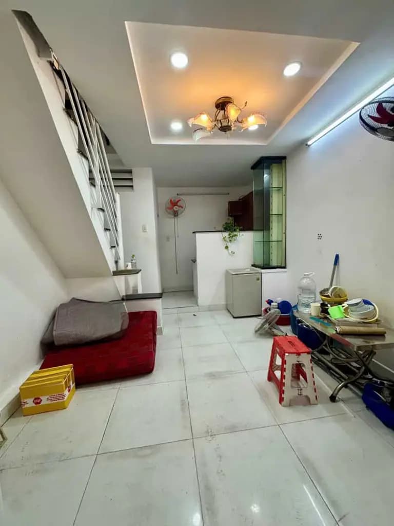 Cho thuê nhà 3 tầng, quận Phú Nhuận ( năm đầu 8.5 tr/ tháng, năm sau 9 triệu/tháng )