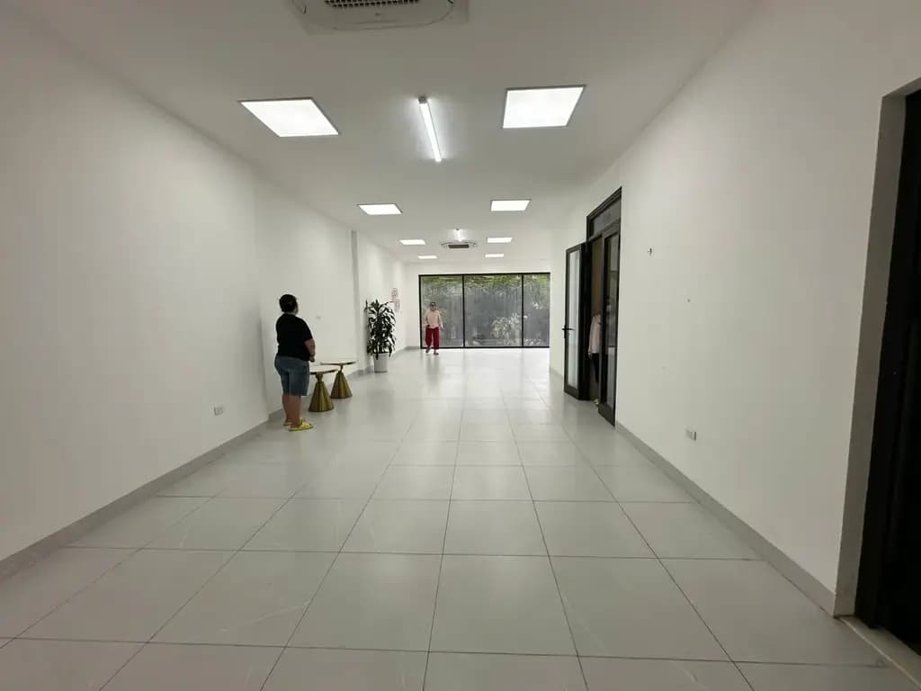 Main-Cho thuê sàn văn phòng mặt phố Tố Hữu, 90 m2/tầng. sàn thông như hình-0