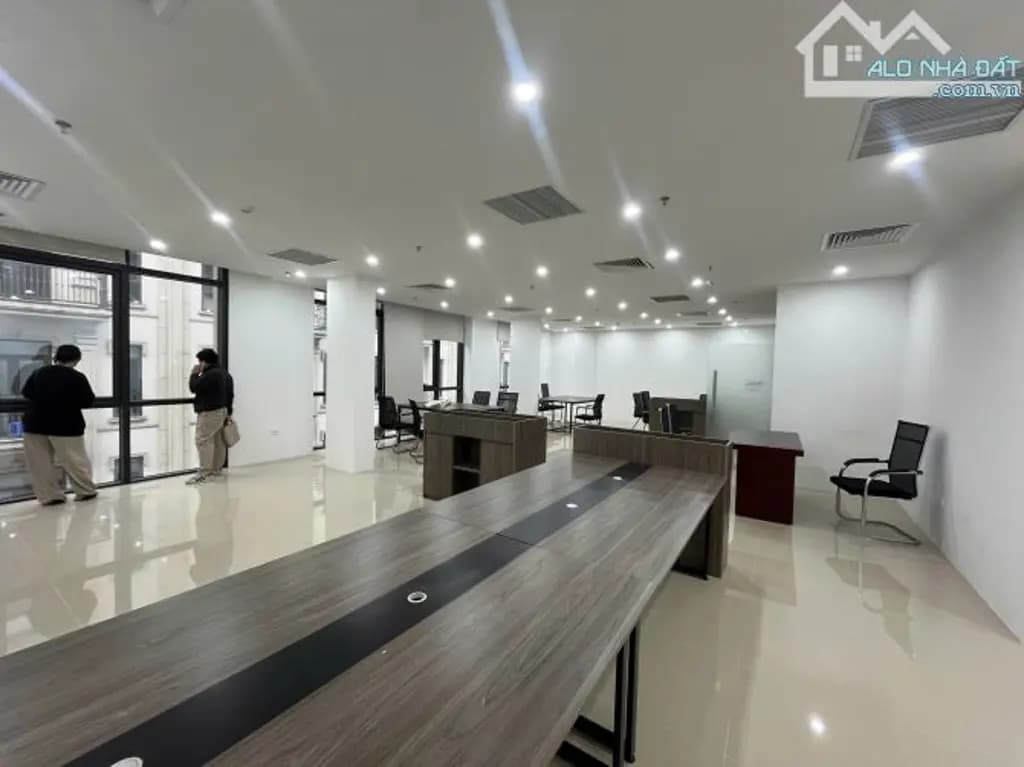 Main-Cho thuê văn phòng 120 m2 tại Vạn Phúc, sàn thông đẹp như ảnh, giá chỉ 18 tr/tháng-0