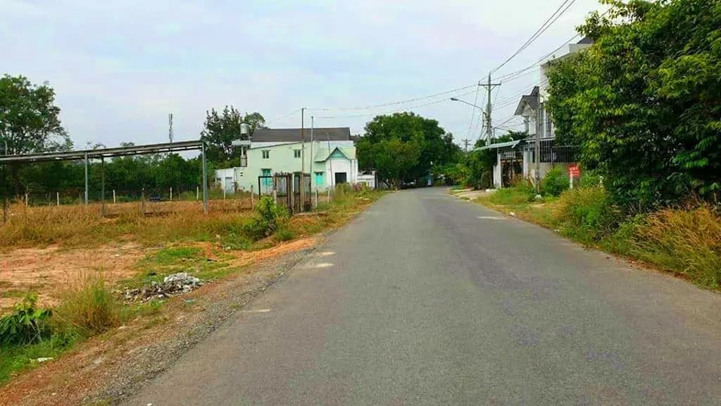 Main-KẸT TIỀN BÁN GẤP 2200M2 ĐẤT MT 12M NGAY QUỐC LỘ SÁT KCN, CHỢ DÂN ĐÔNG GIÁ 180TR-1