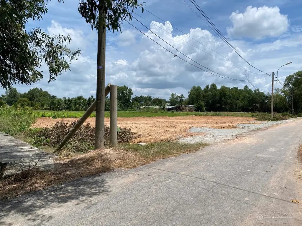 Bán gấp 868m2 (50m2 thổ) đường nhựa 640 (mở rộng 12m), tiện xây dựng nhà vườn.