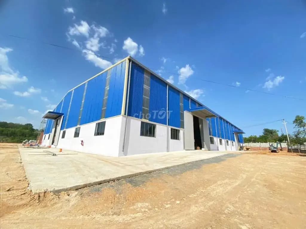 Main-Cho Thuê 2500m2 Xưởng Tân Uyên ,PCCC tự động ,Giấy tờ đầy đủ ,cont 40f-4